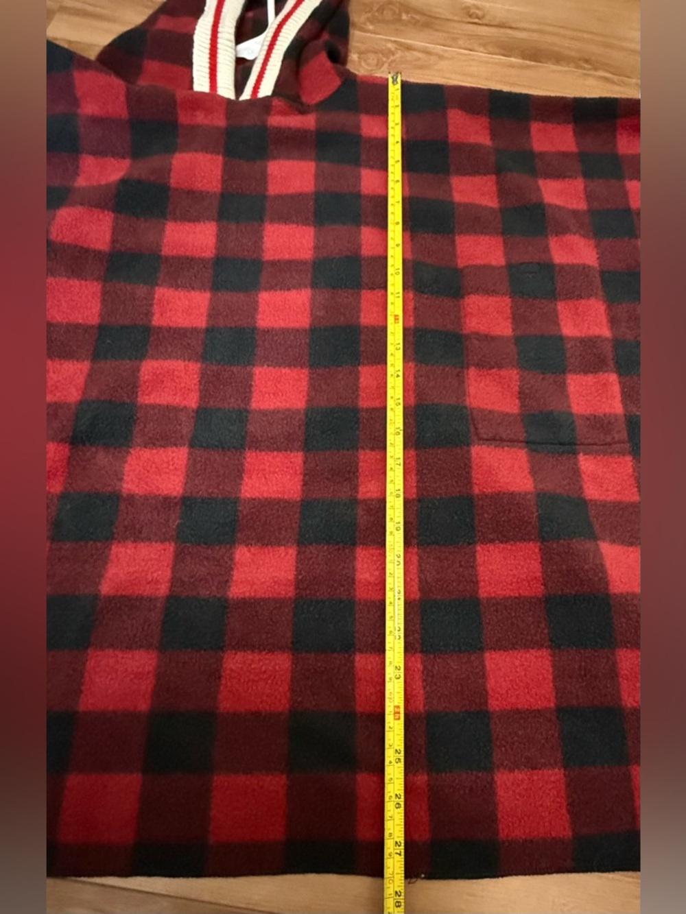 Plaid Fleece Poncho w/ Snap Fasteners - Picture 6 of 7